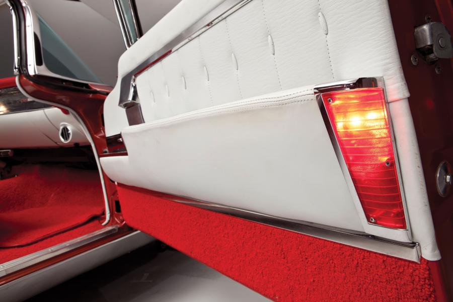 Детали интерьера Cadillac Eldorado Biarritz Convertible 1960 года  (фото 34 из 49)